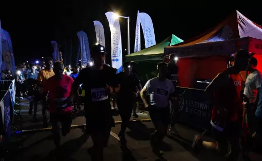 Ostatnie piątkowe zmagania na Festiwalu Biegowym. Ruszył Bieg Nocny na 7 km - 30